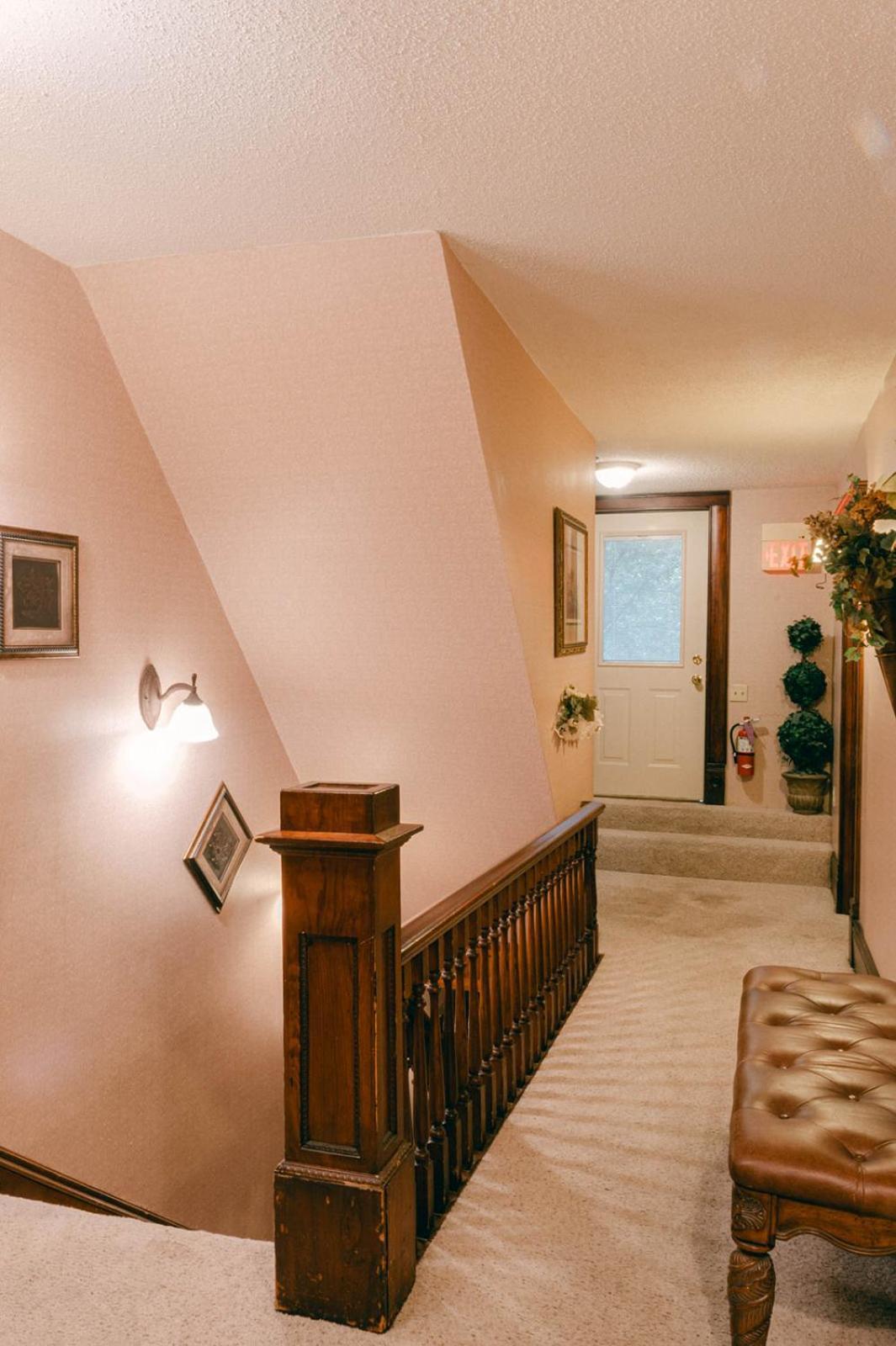 Bed and Breakfast The Wolf Manor à Ellinwood Extérieur photo