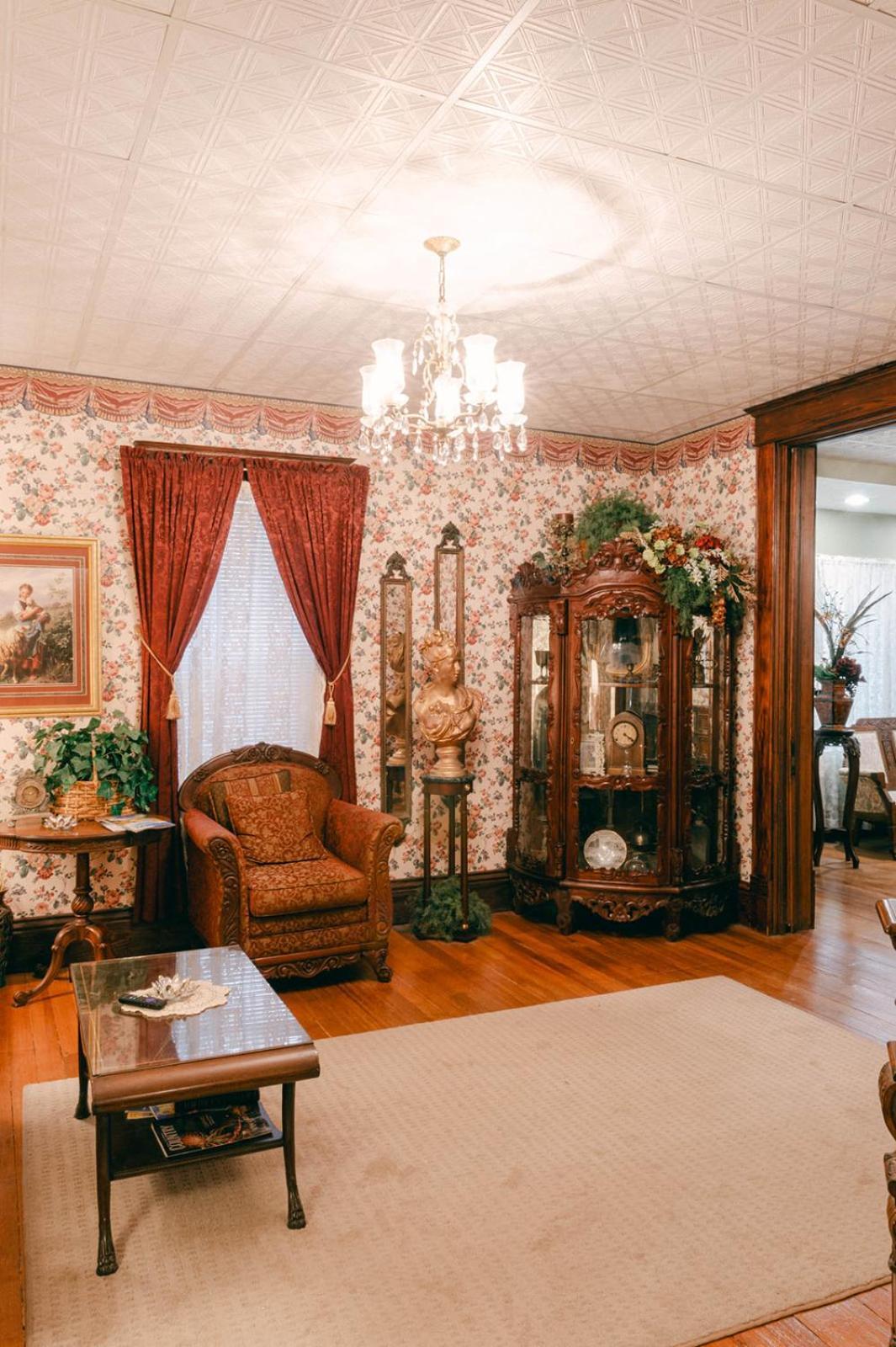 Bed and Breakfast The Wolf Manor à Ellinwood Extérieur photo