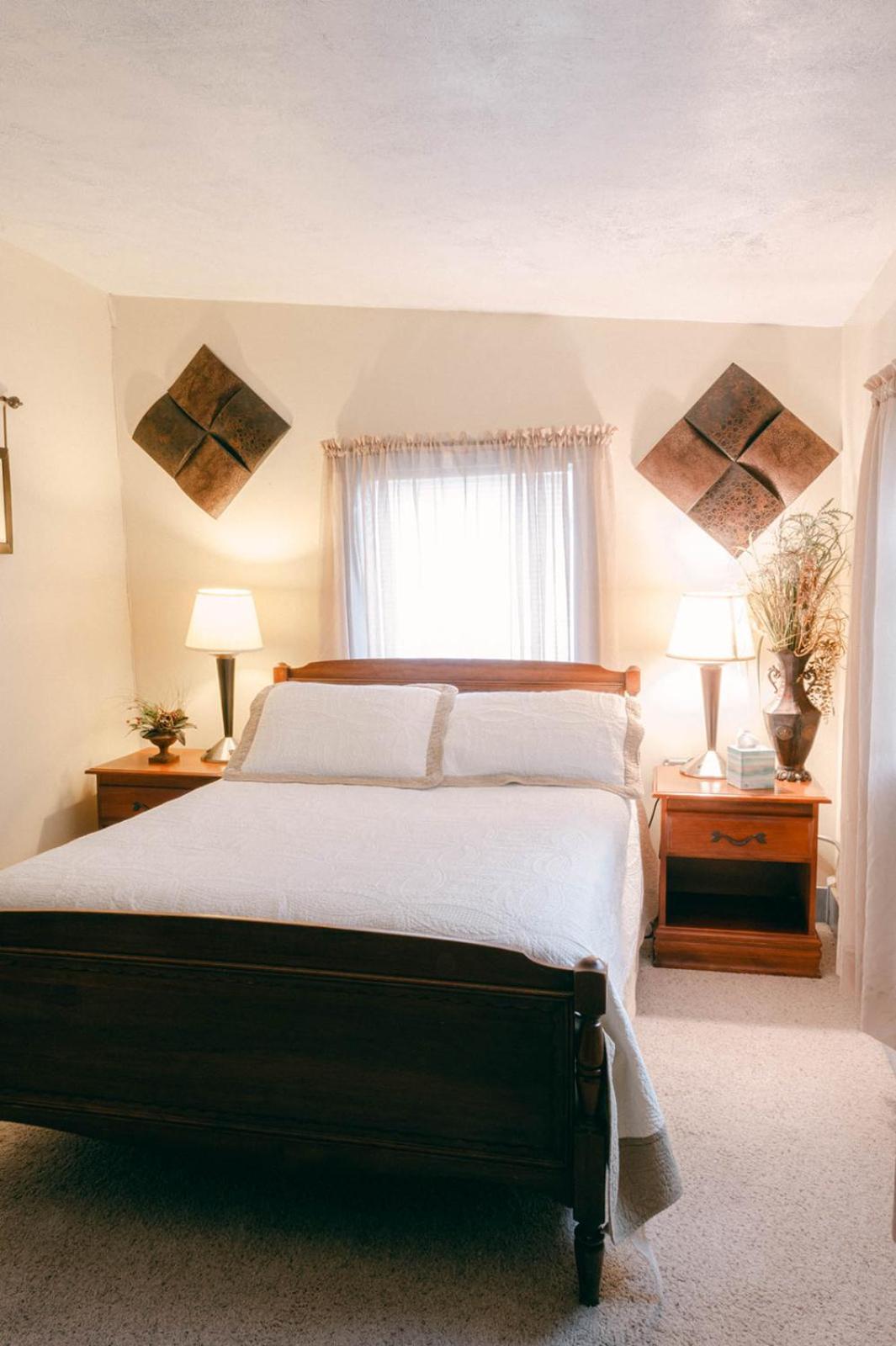 Bed and Breakfast The Wolf Manor à Ellinwood Extérieur photo